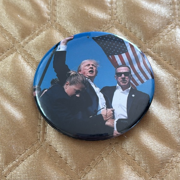 Trump brooch assassination batch hero MAGA 2024 Patriotic jewelry - Picture 4 of 5